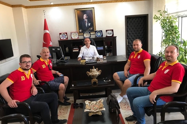 Burhaniye’de Kaymakam Öner; Galatasaraylıları kabul etti
