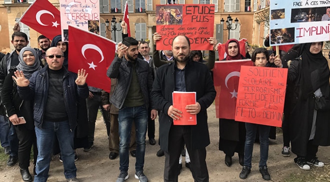 Fransa'daki Türklerden Fransız belediyesine "FETÖ" tepkisi