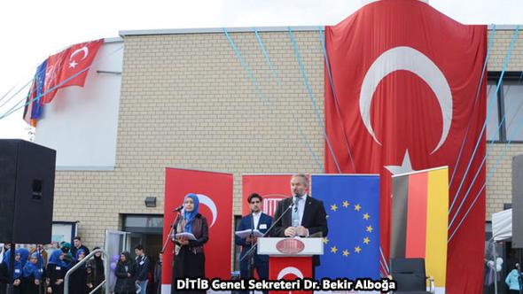 DİTİB’e bağlı ‘Yeni Cami’ dualarla açıldı