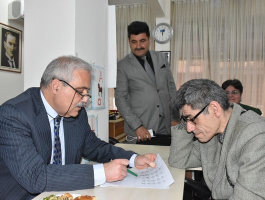 Vali Güvençer, okuma-yazma bilmeyenleri kurslara davet etti
