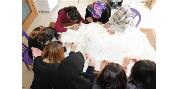 Madde Bağımlılığından Kurtuldular, Gelinlik Dikerek Hayata Tutunuyorlar