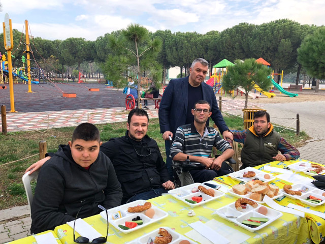 Akhisar'daki Engelli Dernekleri Kahvaltıda Buluştu