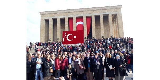 Efeler Belediyesi, Şehit Ve Gazi Ailelerini Ata'nın Huzuruna Çıkarttı