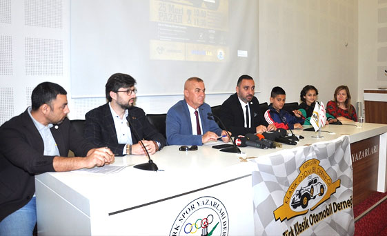 Kıbrıs Türk Klasik Otomobil Derneği Lefkoşa Suriçi'nde yaşayan çocuklar yararına ralli düzenliyor